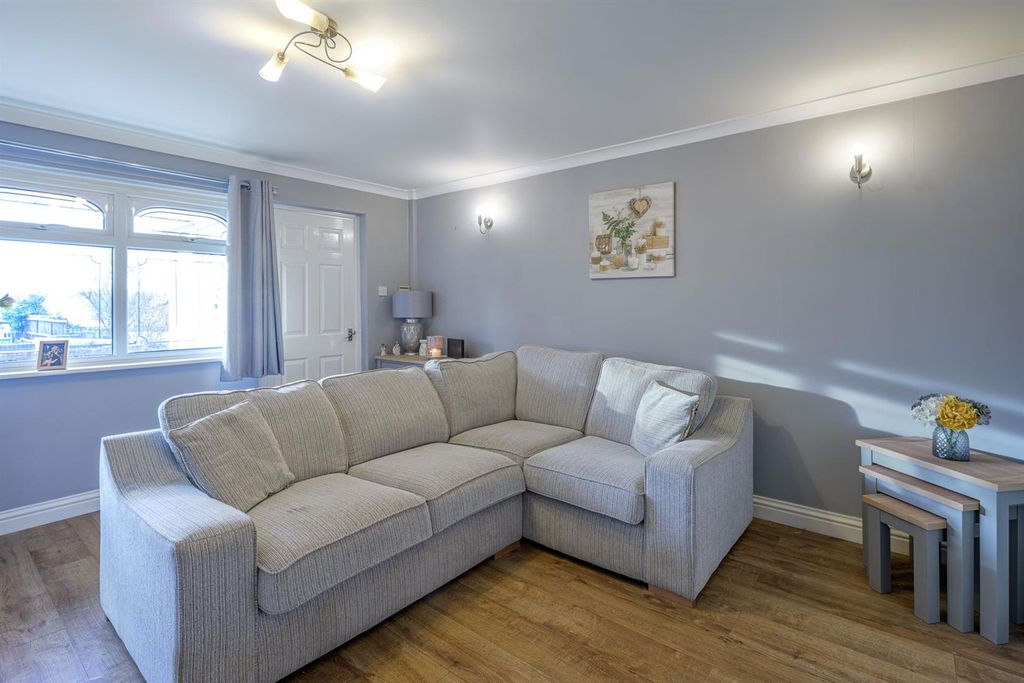 Property photo 3 of 25