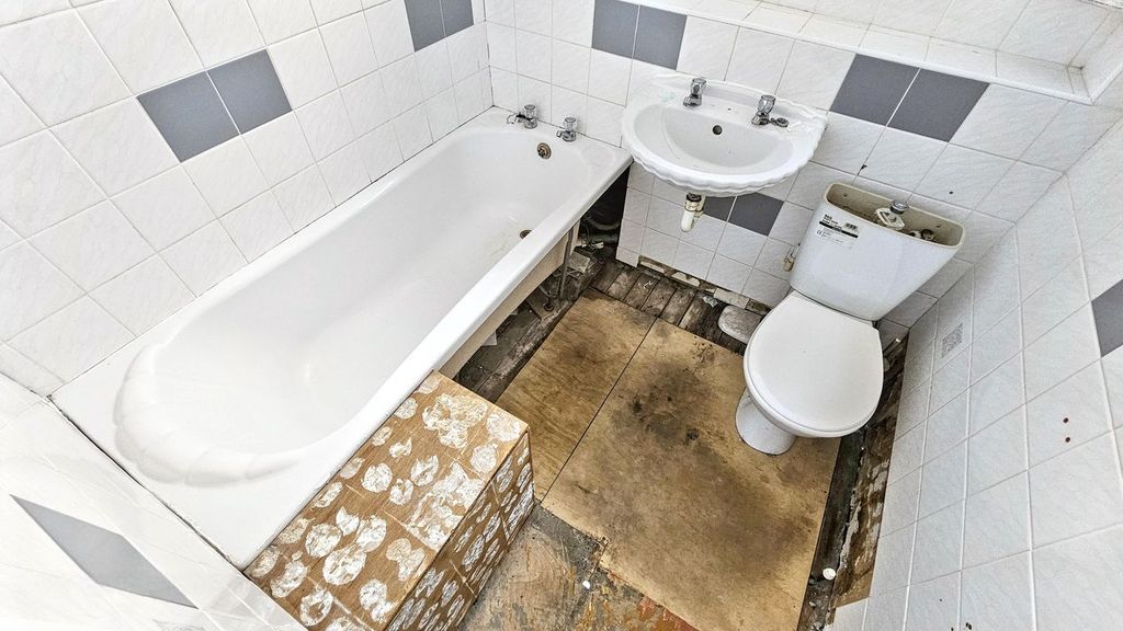 Property photo 3 of 20