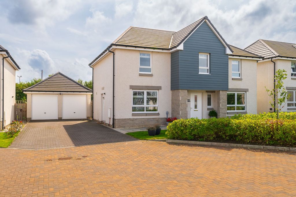 Property photo 2 of 45