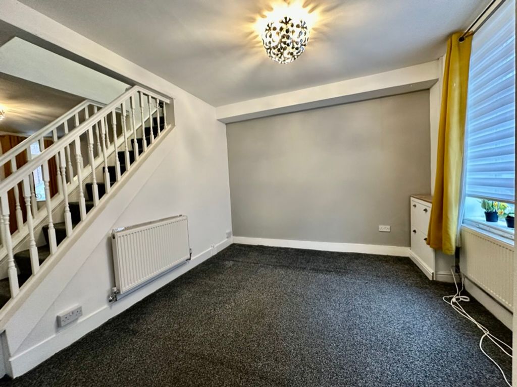 Property photo 3 of 13 Lounge