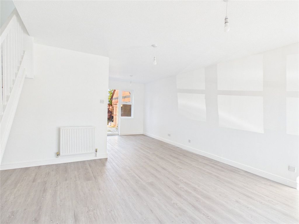 Property photo 3 of 12 Picture No. 02