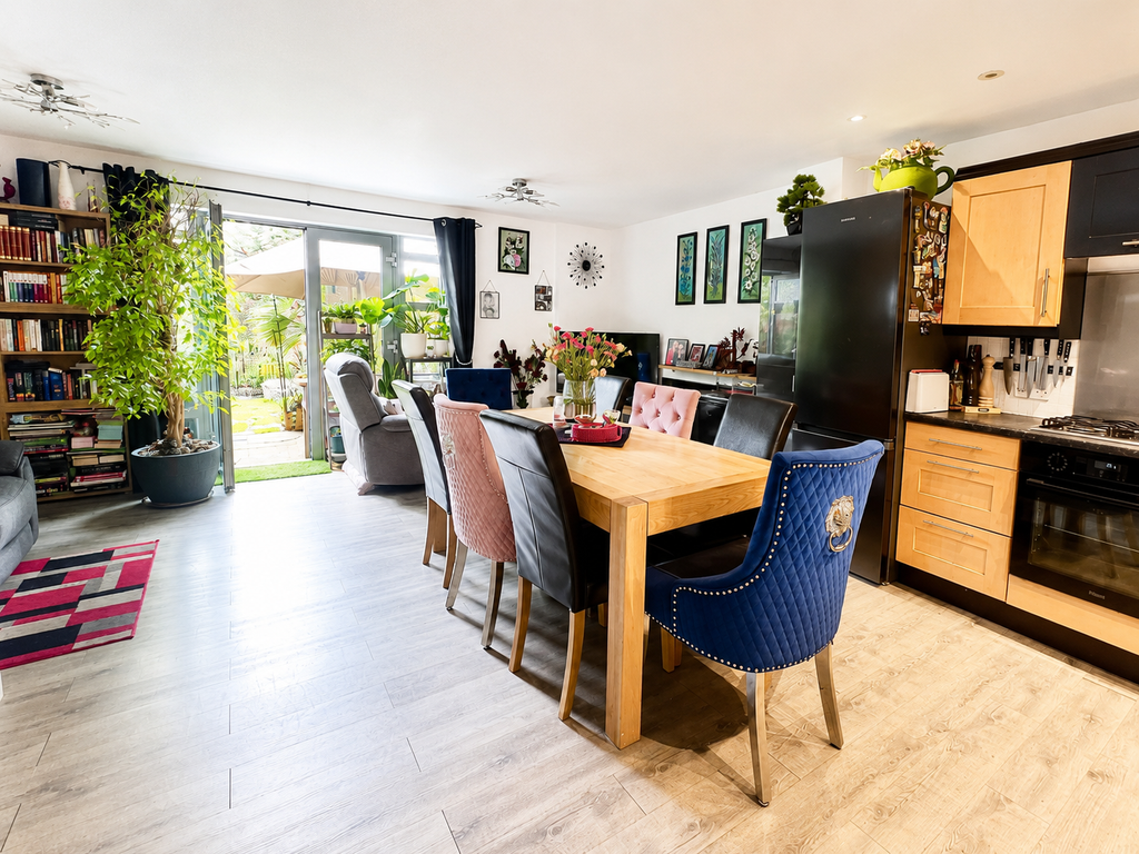 Property photo 3 of 18 Living Space