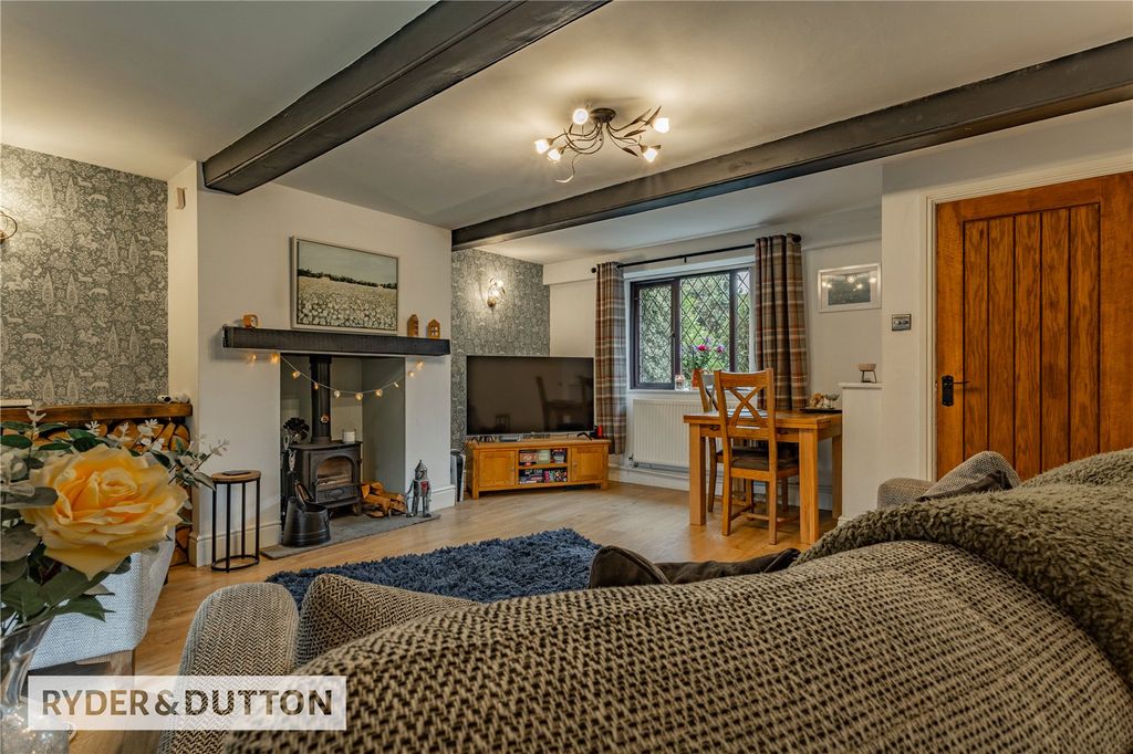 Property photo 3 of 22 Lounge