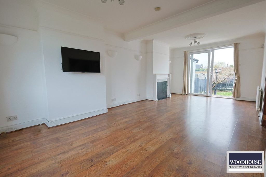 Property photo 2 of 39