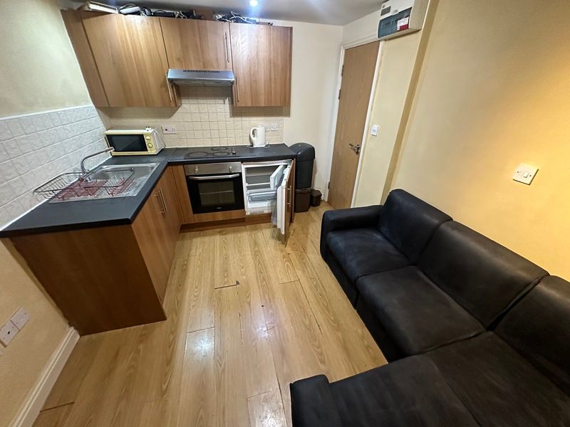 Property photo 1 of 5 Two Bed Flat Available