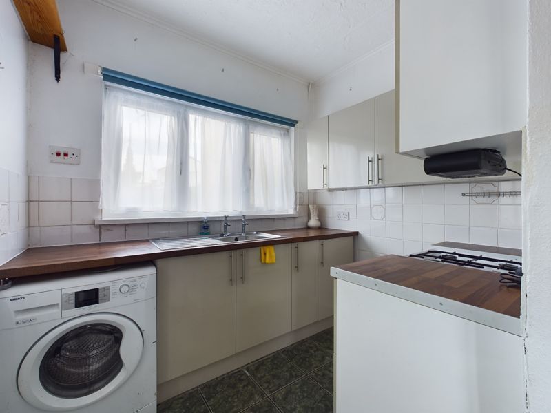 Property photo 2 of 9 Kitchen