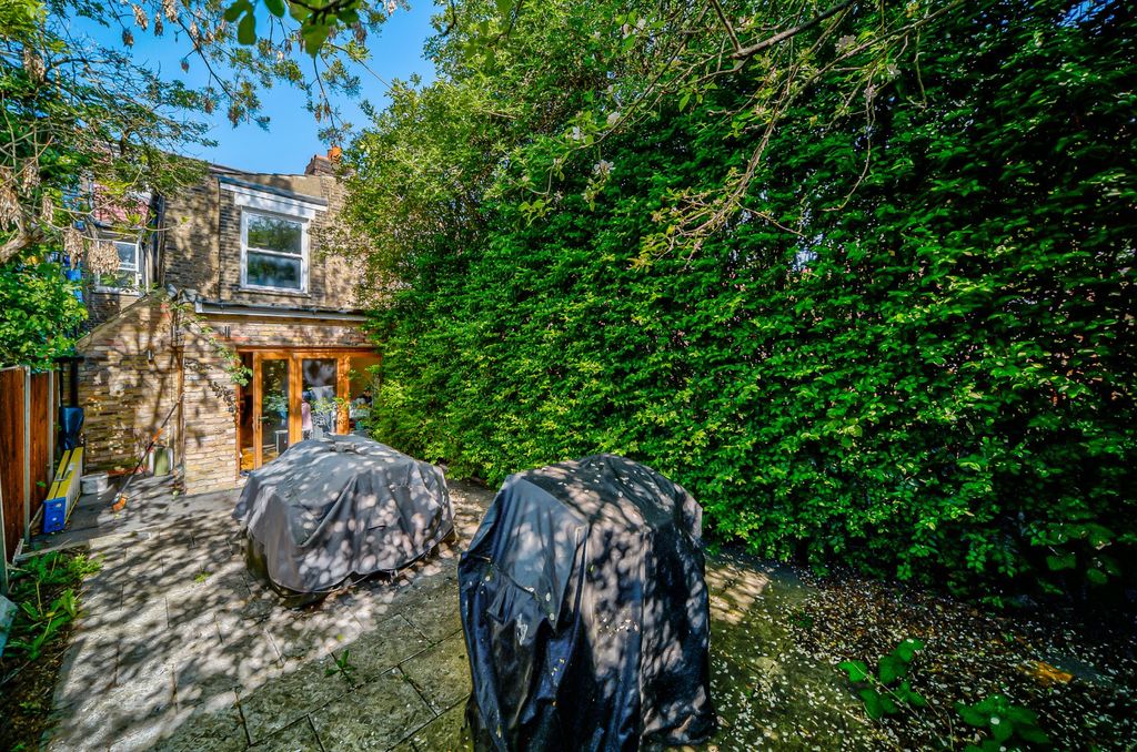 Property photo 2 of 16 Picture No. 15