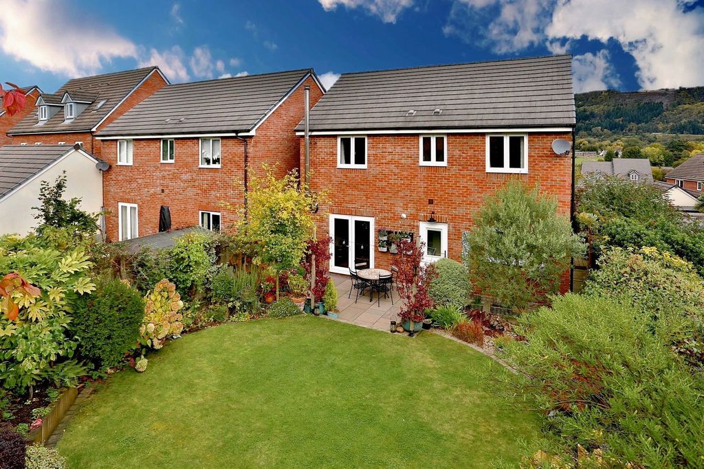 Property photo 2 of 41