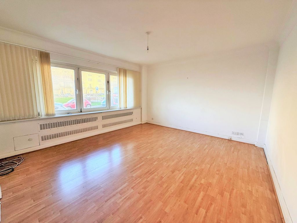 Property photo 3 of 14 Img-8192