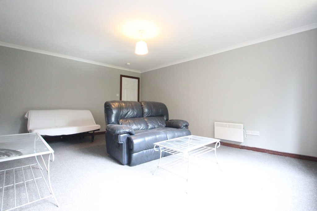 Property photo 3 of 13 Lounge
