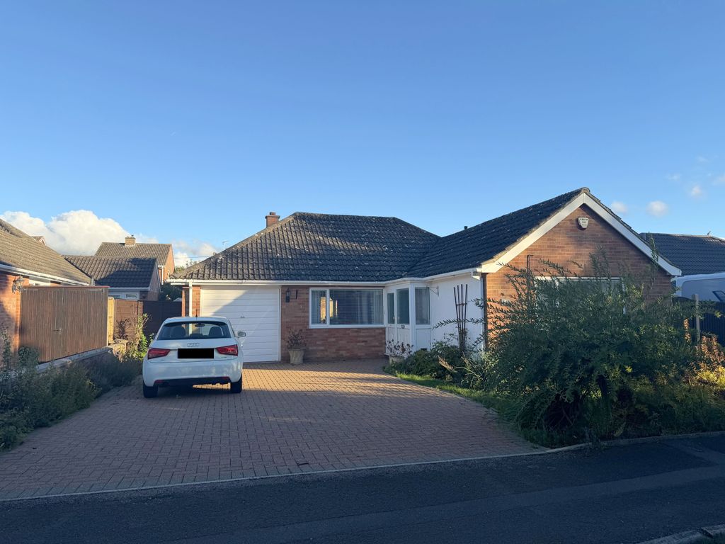Property photo 1 of 17 2 Bedroom Bungalow For Sale