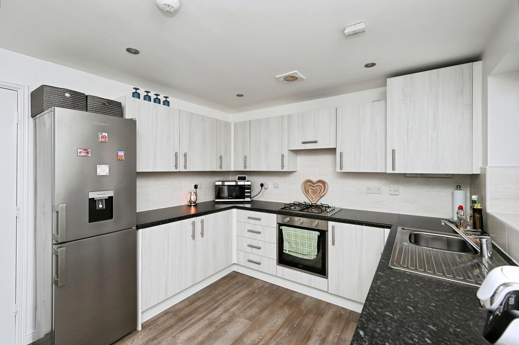 Property photo 2 of 17 Kitchen Dining Room