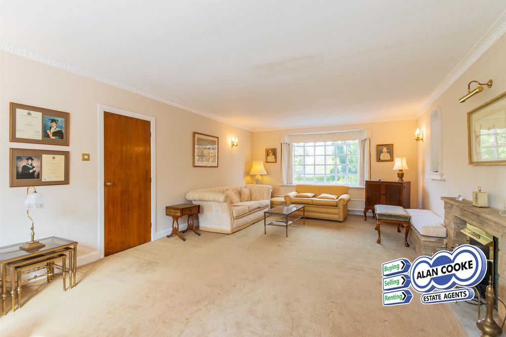 Property photo 2 of 29 Through Lounge