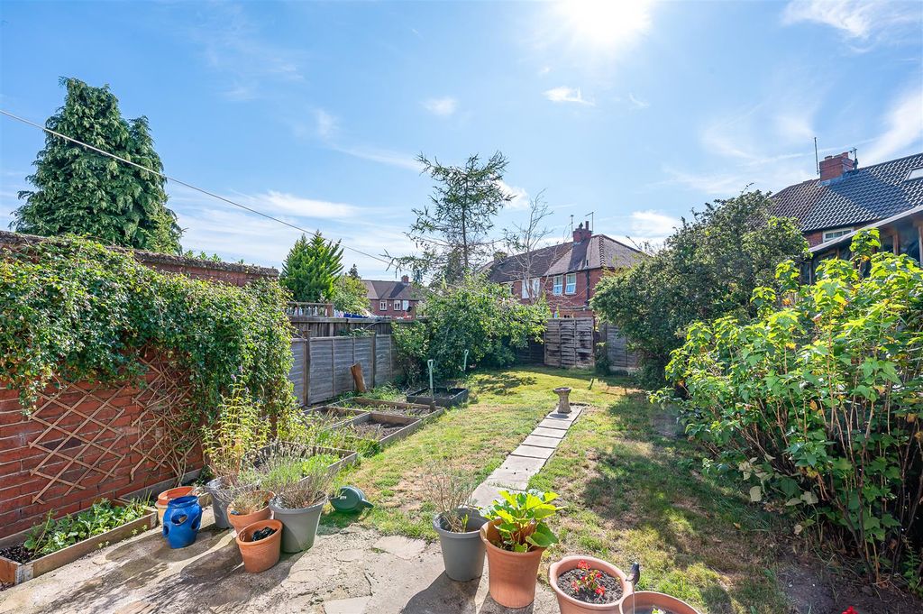 Property photo 2 of 17 Garden