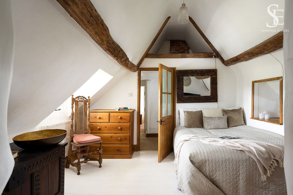 Property photo 3 of 19 Bedroom 1