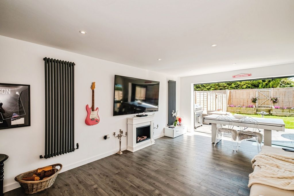 Property photo 3 of 14 Pbox-Img.Jpg