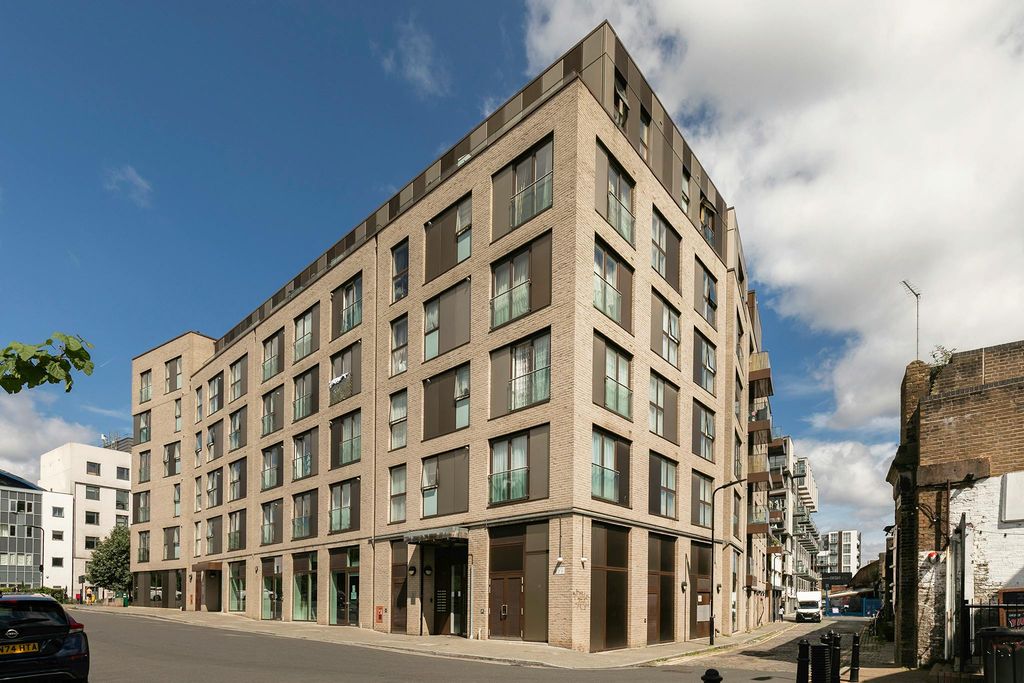 Property photo 1 of 6 242 Kingsland Road 22.Jpg