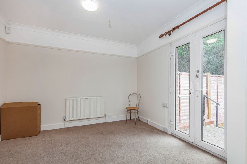 Property photo 3 of 14 Room