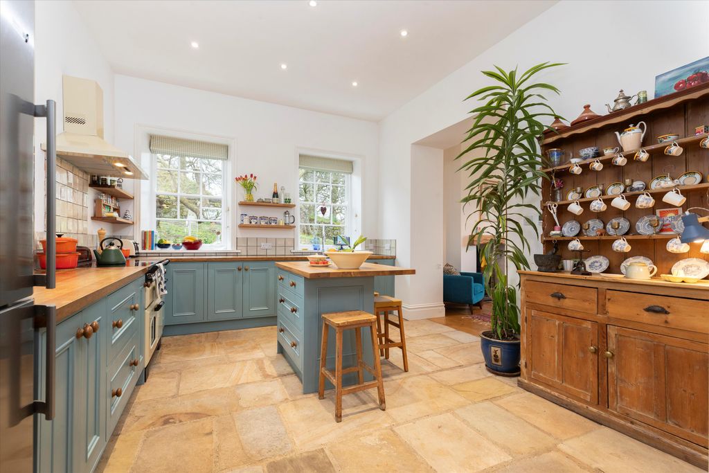 Property photo 3 of 56 Image