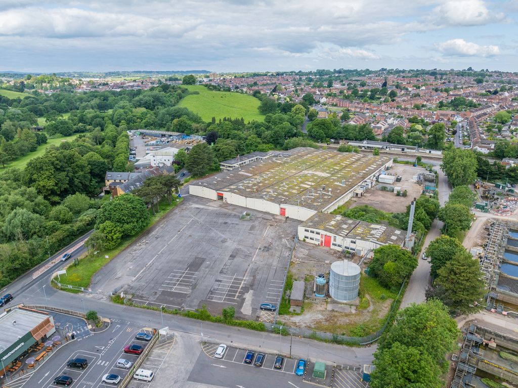 Property photo 1 of 12