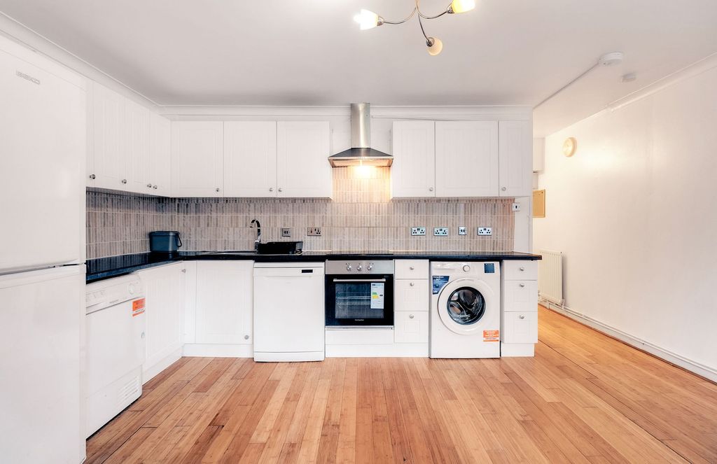 Property photo 1 of 10 Kitchen