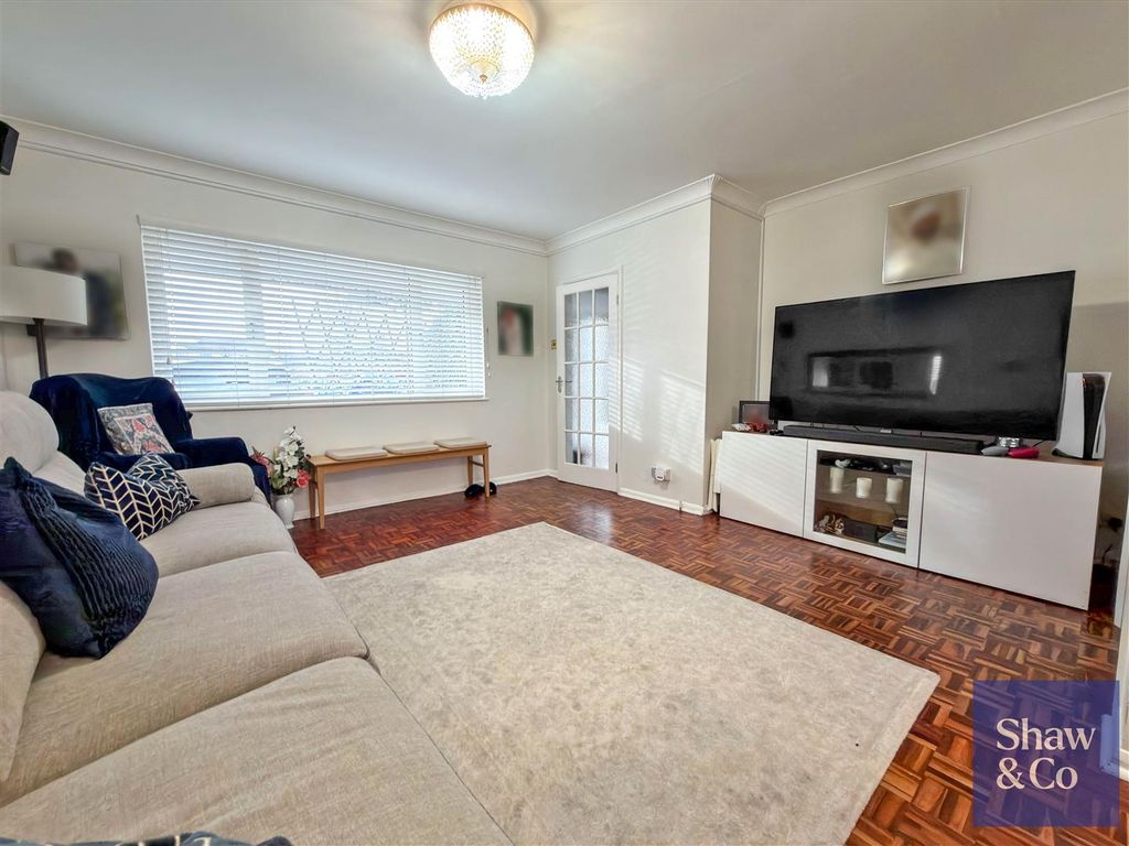 Property photo 3 of 16 Living.Jpeg