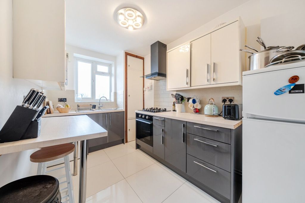 Property photo 2 of 15 Picture No. 12