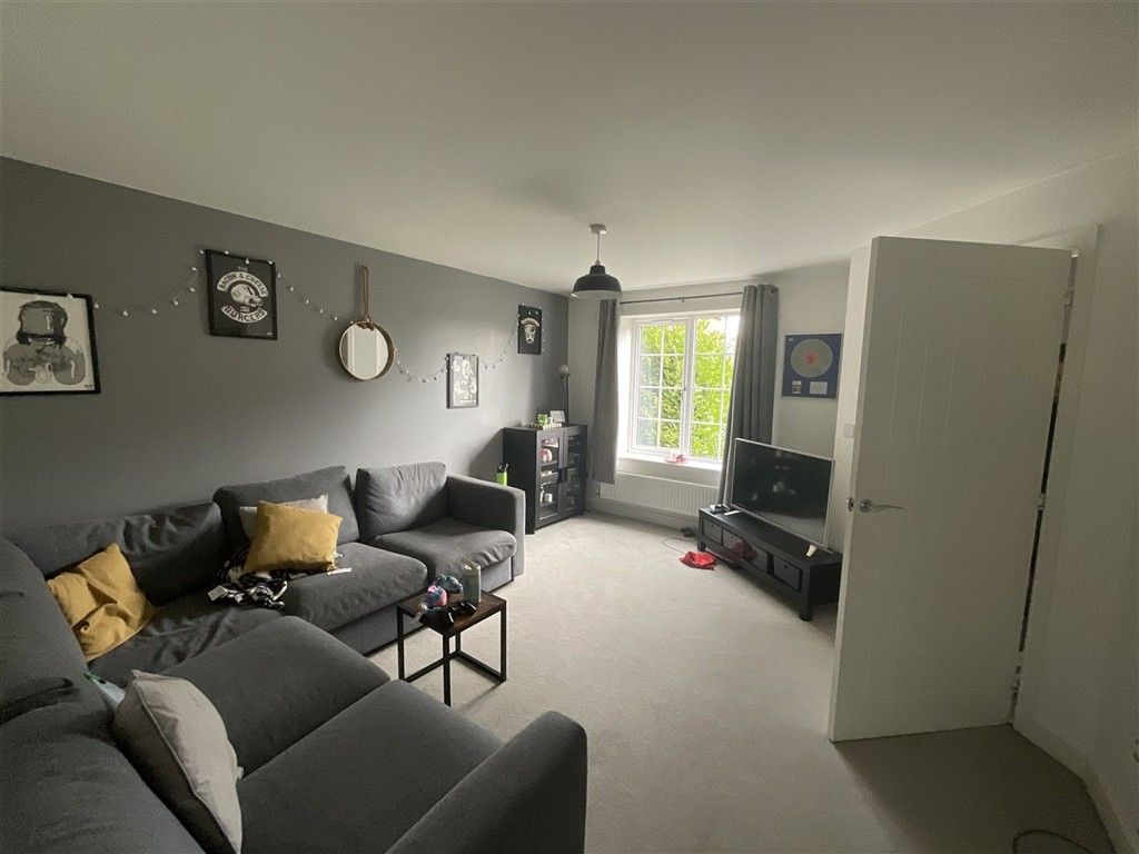 Property photo 3 of 4 Lounge