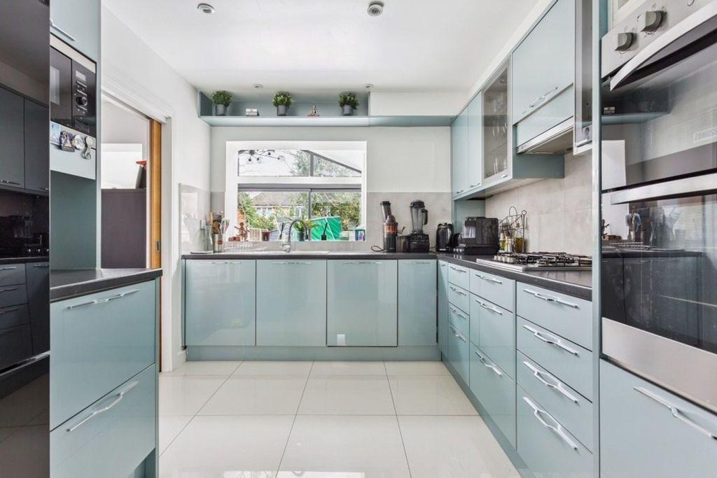 Property photo 3 of 24