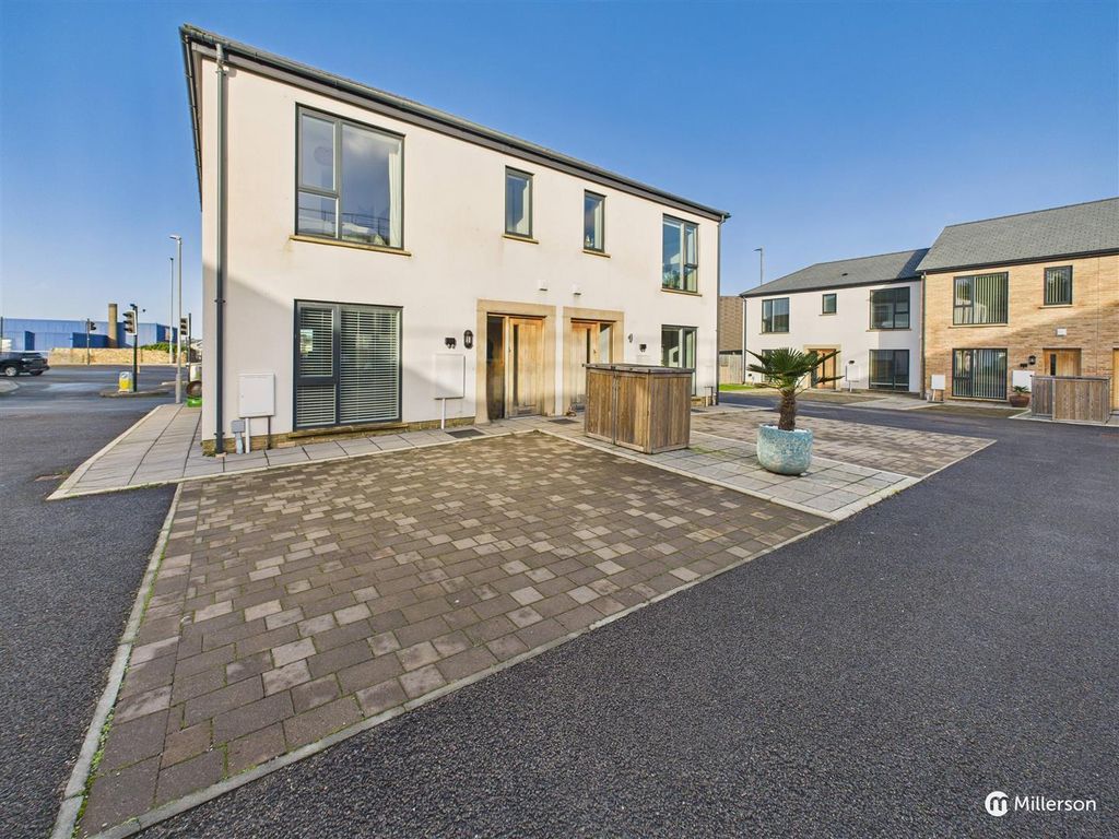 Property photo 1 of 28 Front Aspect With 2 Parking Spaces