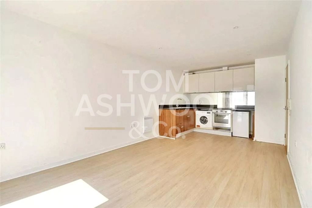Property photo 2 of 10 Picture No. 15