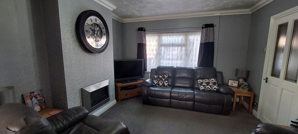 Property photo 2 of 7 Lounge