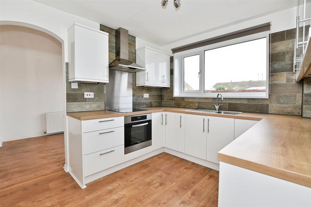 Property photo 2 of 19 A8Fabcfe-Kitchen 201.Jpg