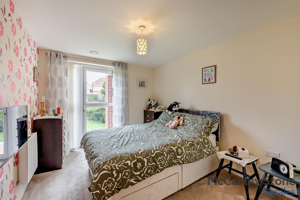 Property photo 3 of 10 8659247-Interior04-800.Jpg