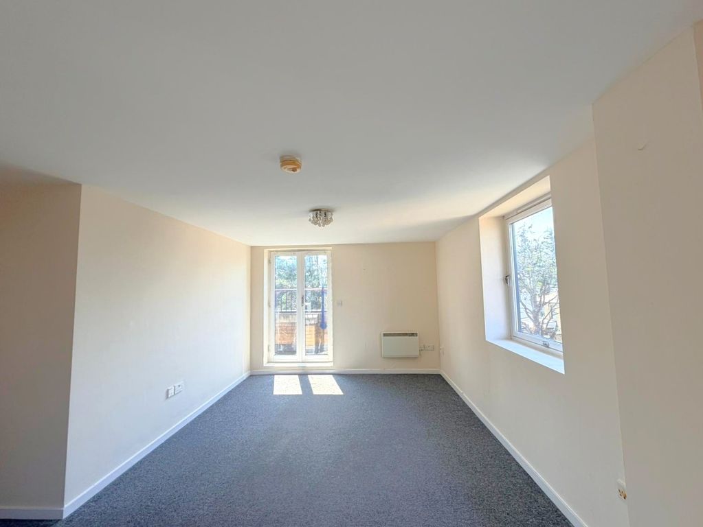 Property photo 3 of 9 Open-Plan Living