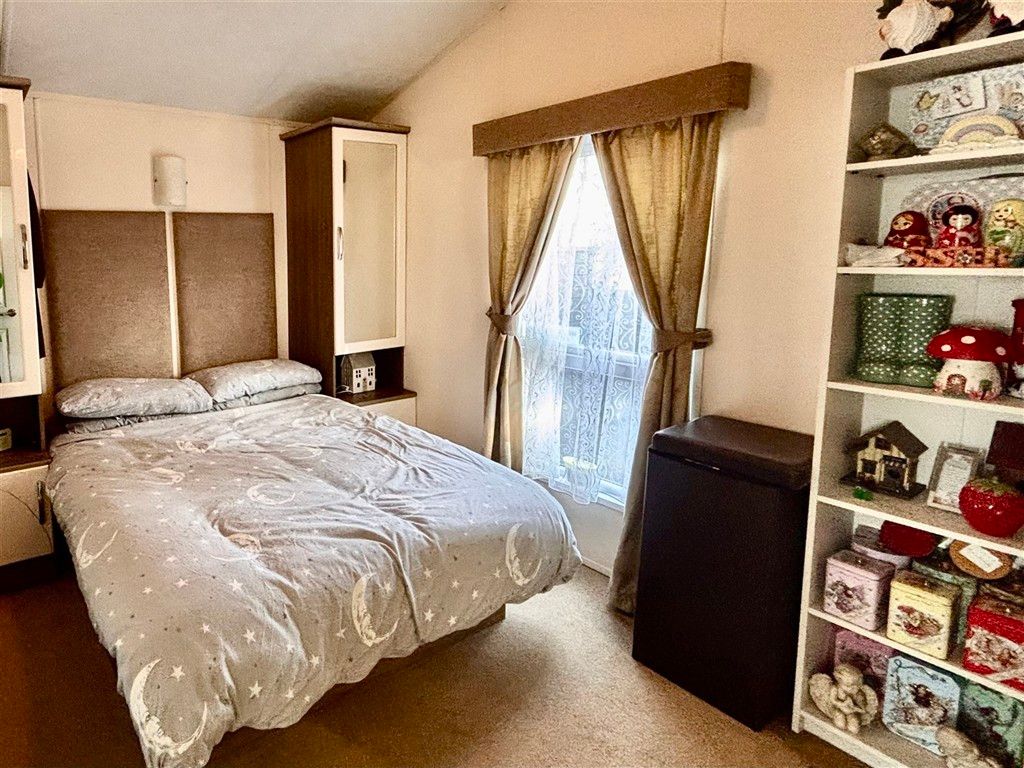 Property photo 1 of 7 Bedroom 1