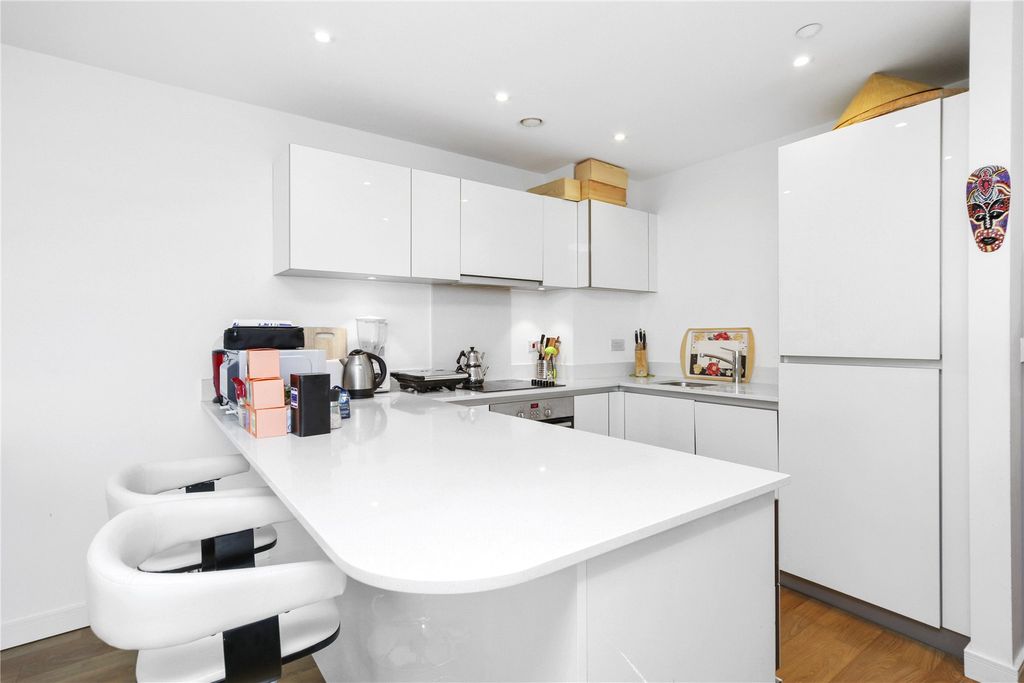 Property photo 2 of 15 Picture No. 21