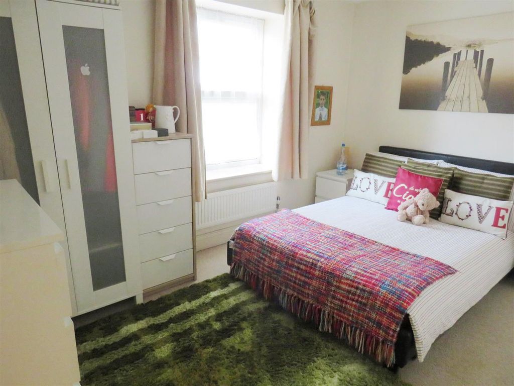 Property photo 2 of 7 Bedroom