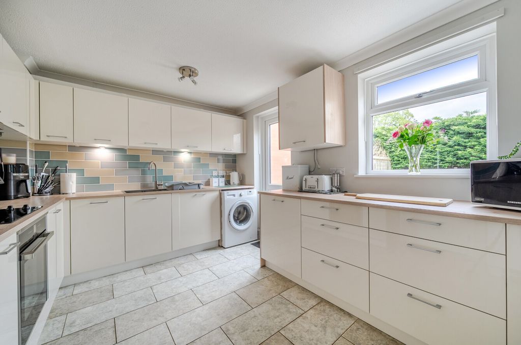 Property photo 2 of 12 1459400-11-6A0Af3...