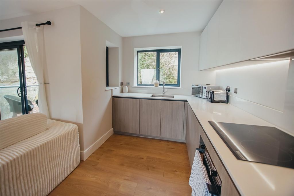 Additional image 16 of 3 bed flat for saleWhite Rock, Hastings TN34