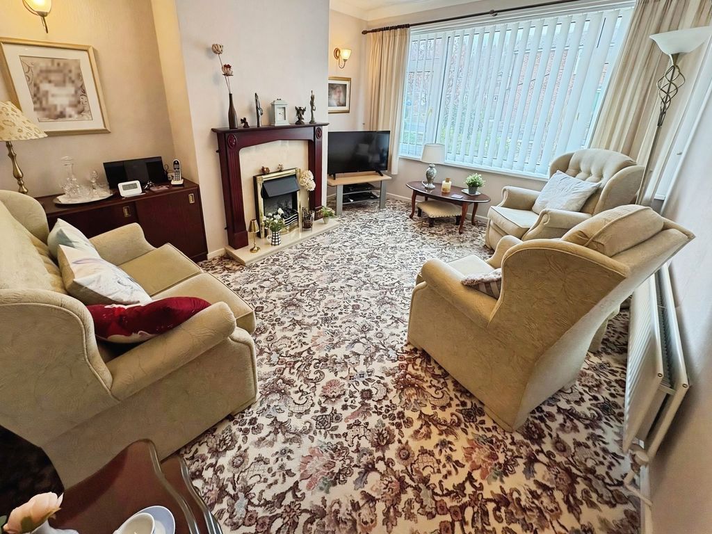 Property photo 3 of 12 Photo 8