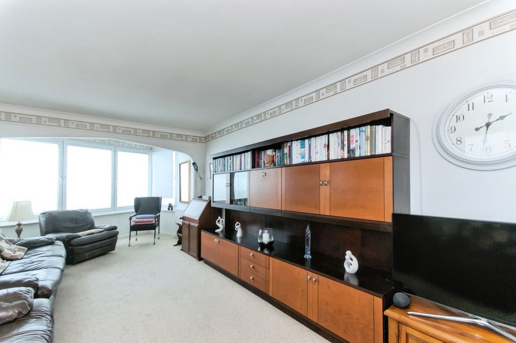 Property photo 3 of 17 Pbox-Img.Jpg