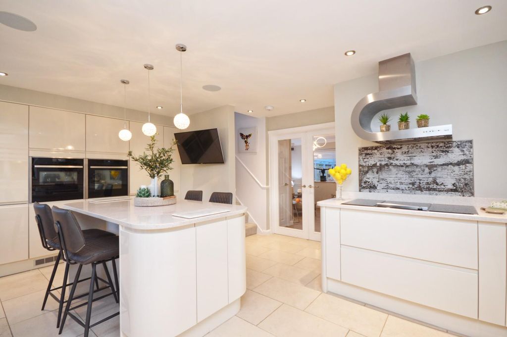 Property photo 2 of 34 Kitchen / Dining Room
