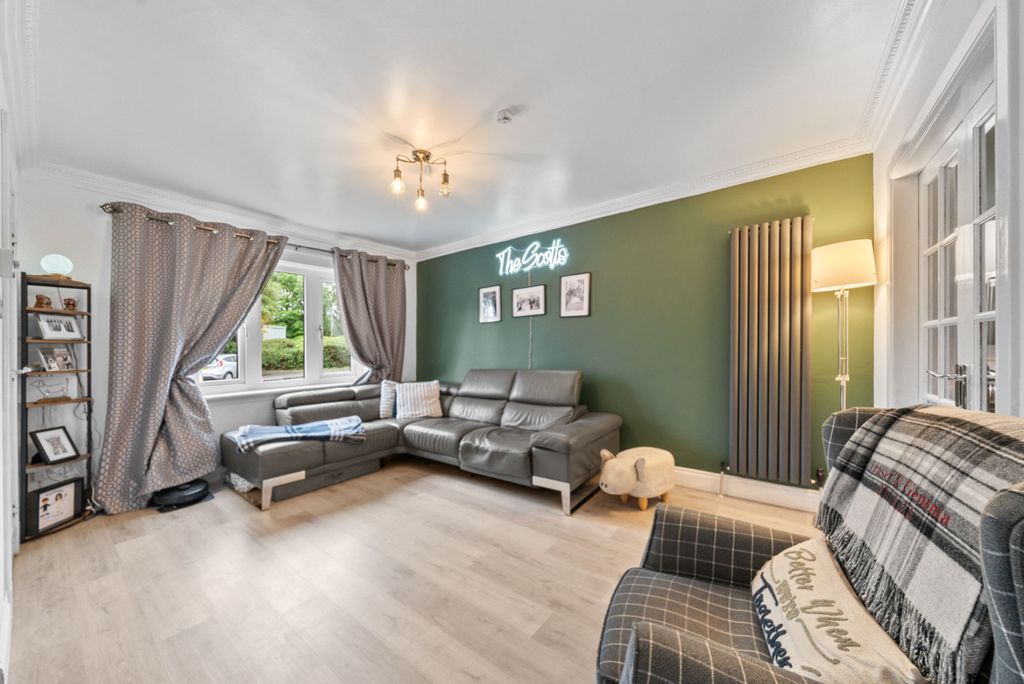 Property photo 2 of 33