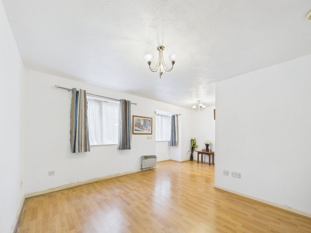 Property photo 2 of 19 Picture No. 11