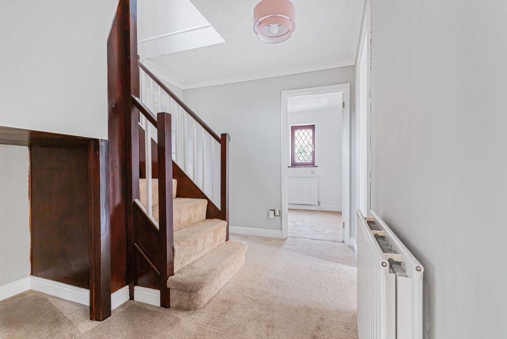 Property photo 2 of 27