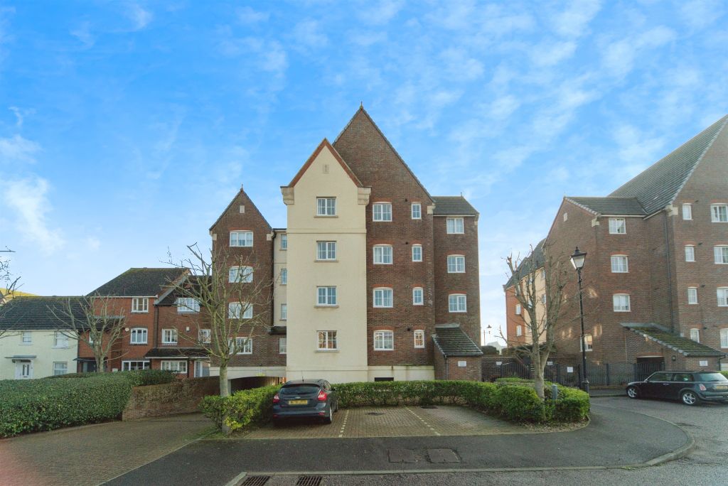 Property photo 2 of 17