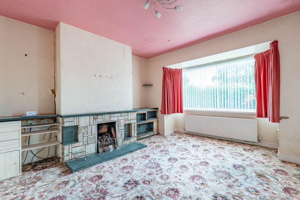 Property photo 3 of 10 Living Room