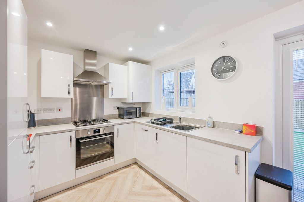 Property photo 3 of 17 Kitchen/Diner