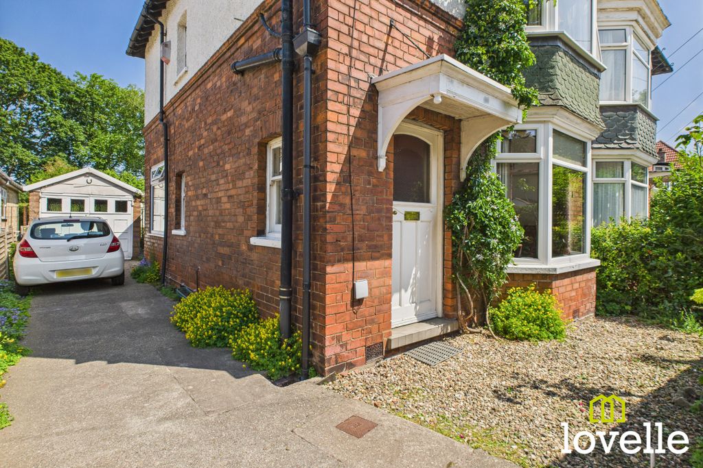 Property photo 2 of 36